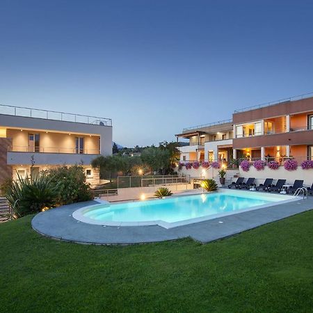 Villa Aurora-Holiday Home Apt3 Bardolino Exteriör bild