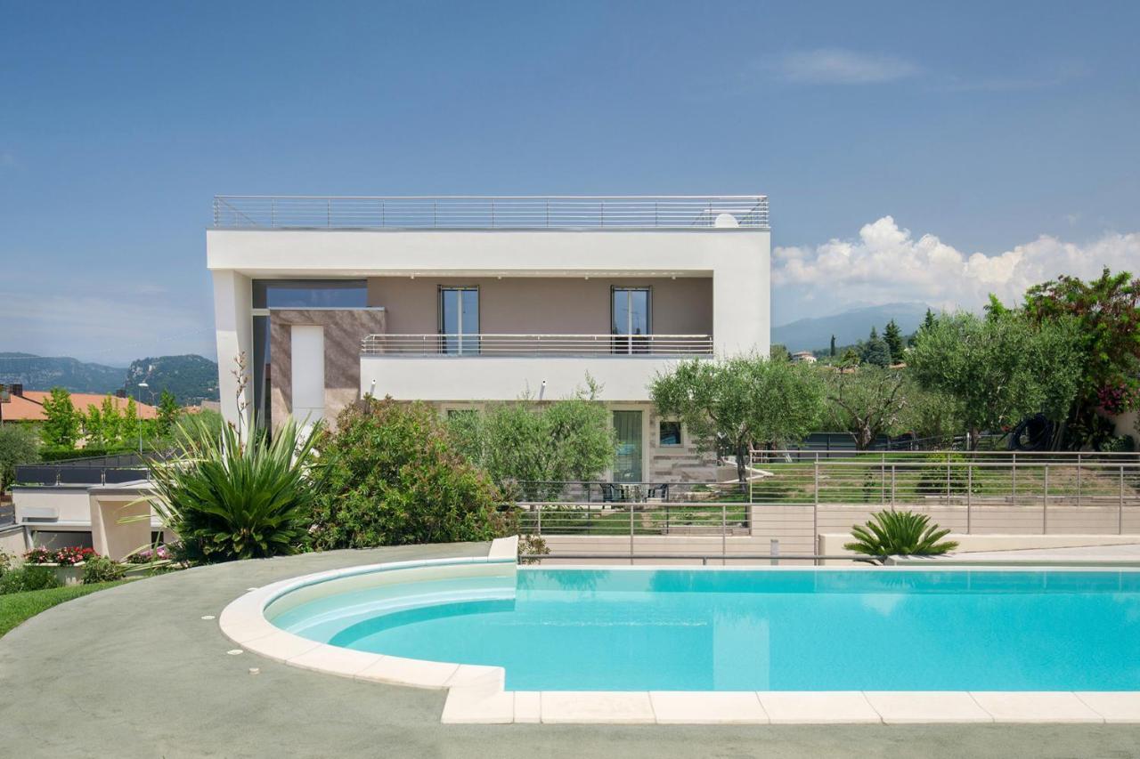 Villa Aurora-Holiday Home Apt3 Bardolino Exteriör bild