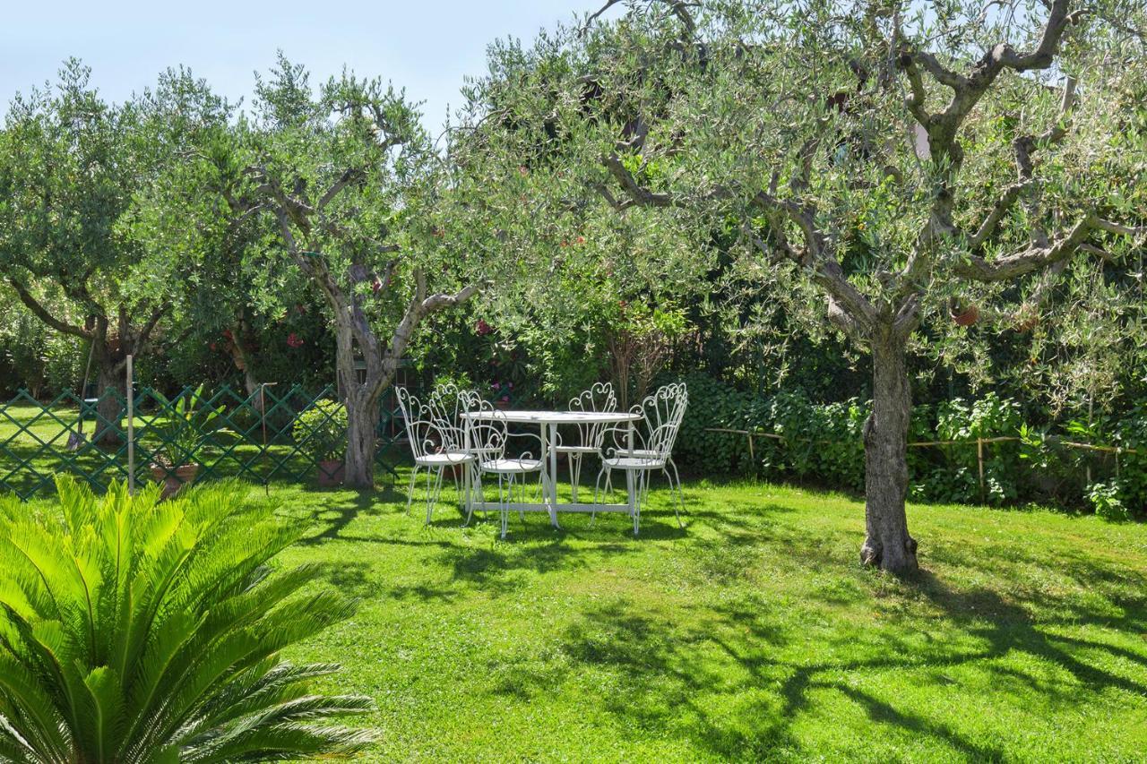 Villa Aurora-Holiday Home Apt3 Bardolino Exteriör bild