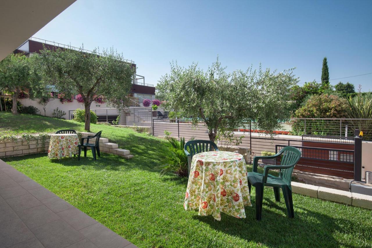 Villa Aurora-Holiday Home Apt3 Bardolino Exteriör bild