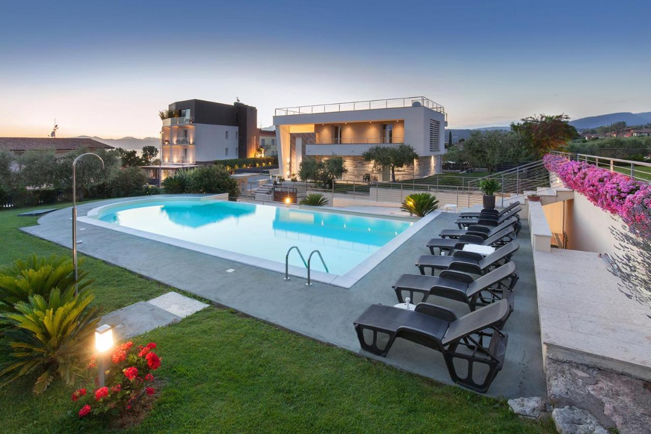 Villa Aurora-Holiday Home Apt3 Bardolino Exteriör bild